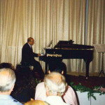 Filippo suona il pianoforte durante un suo concerto. Foto scattata nel Teatro del Grand Hotel Quisisana. 1990 (circa)